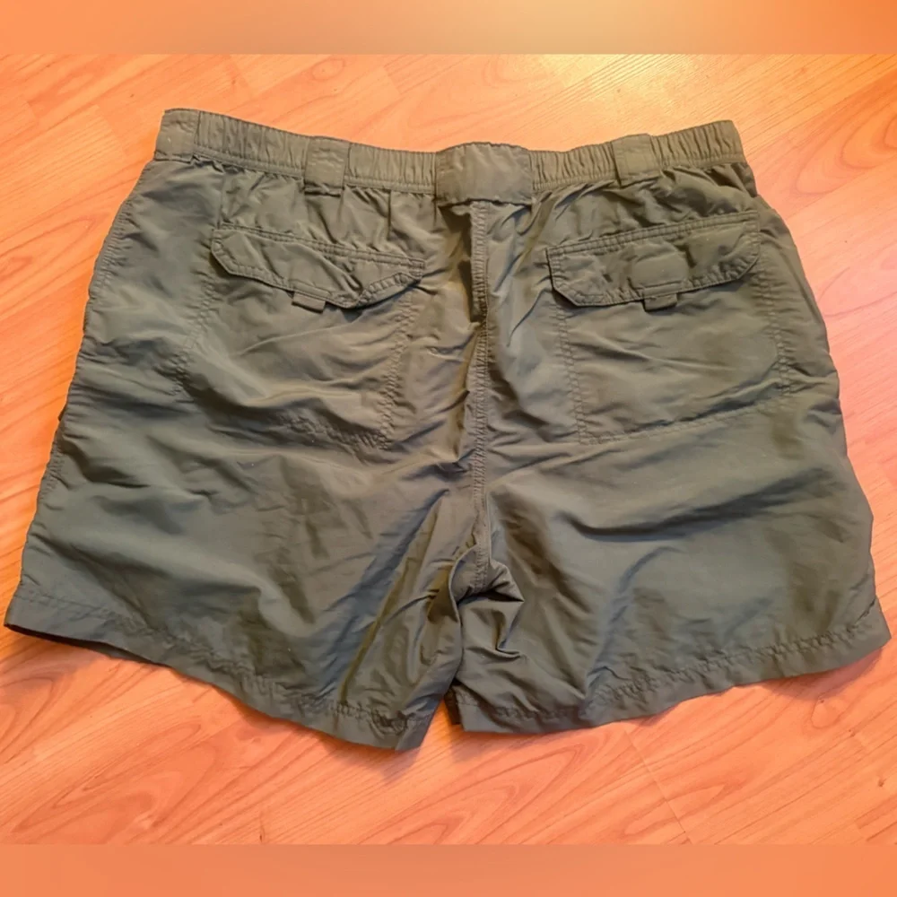 Men’s LL Bean Nylon Olive Green Size 42 Nylon Shorts with pockets